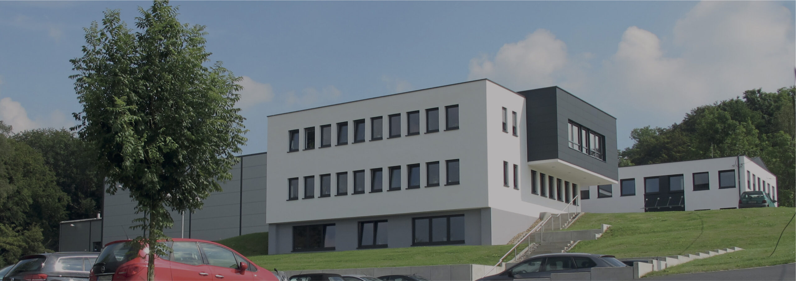 Zu sehen ist das Firmengebäude von Plarad.