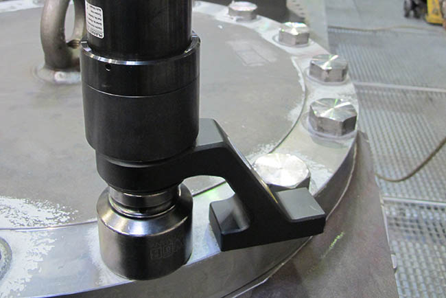 IMG_3258 A Plarad torque wrench expertly tightens a bolt on a large metal surface, demonstrating the precision of high-quality pneumatic bolting technology.