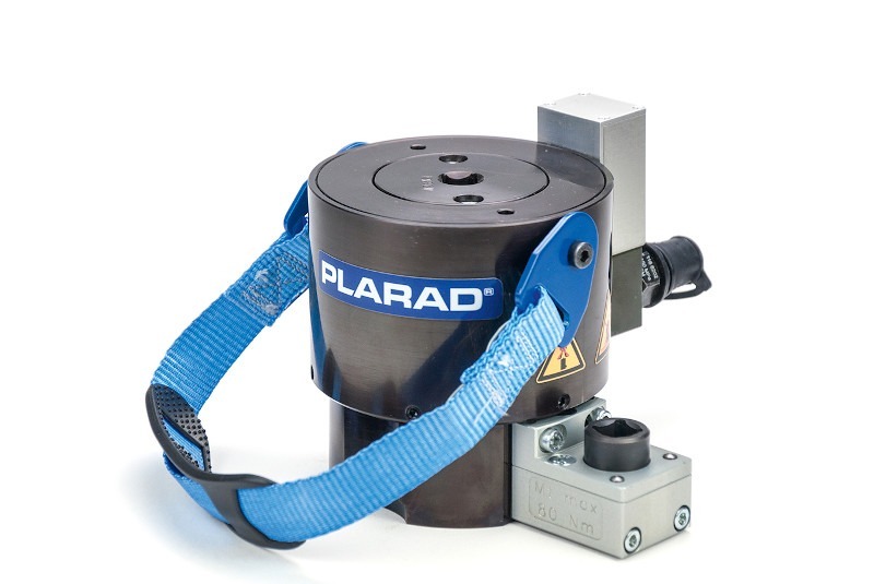 A top-quality hydraulic tensioner with a blue strap and the 'Plarad' logo on a white background embodies high-quality bolting technology made in Germany.