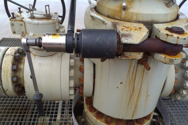 Hydraulischer Schraubenschlüssel an einer Industriearmatur