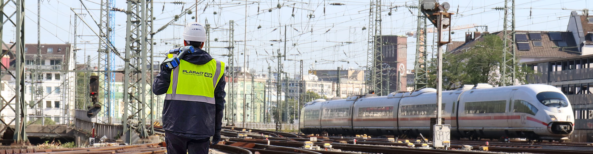 Techniker von Plarad auf einem Bahngelände