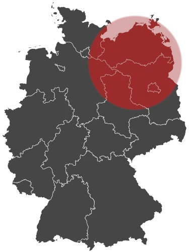 Map of Germany highlighting northeastern regions with a red circle, showcasing Plarads service rund um die Uhr durch weltweites Vertriebsnetz.