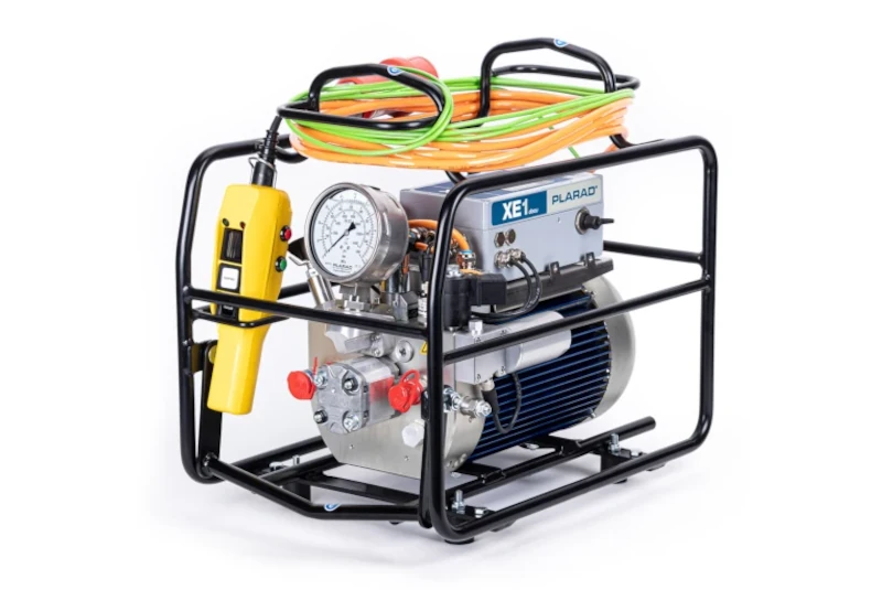 Portable industrial power pack with pressure gauge, control box, and coiled hose on a metal frame—ideal for use with hochwertige Schraubtechnik & Drehmomentschrauber Made in Germany.